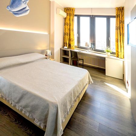 Hotel Italia Леричи Екстериор снимка