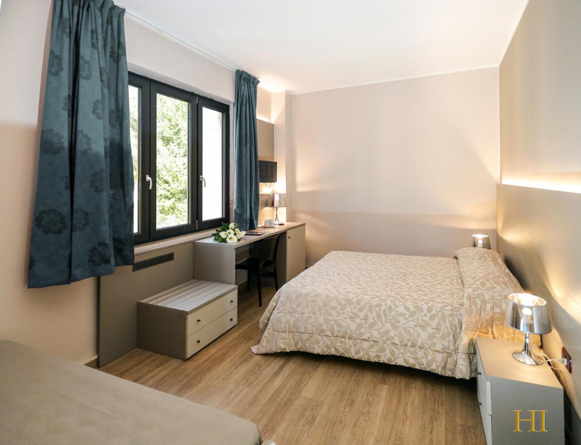 Hotel Italia Леричи Екстериор снимка