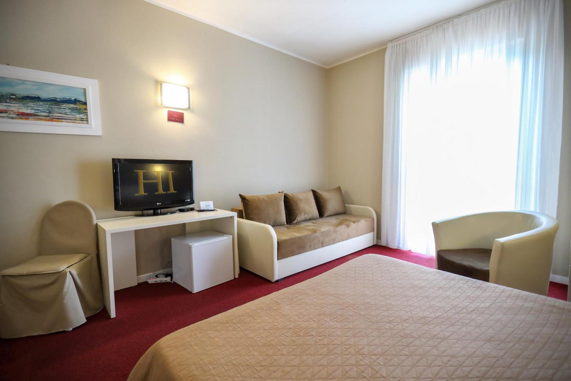Hotel Italia Леричи Екстериор снимка