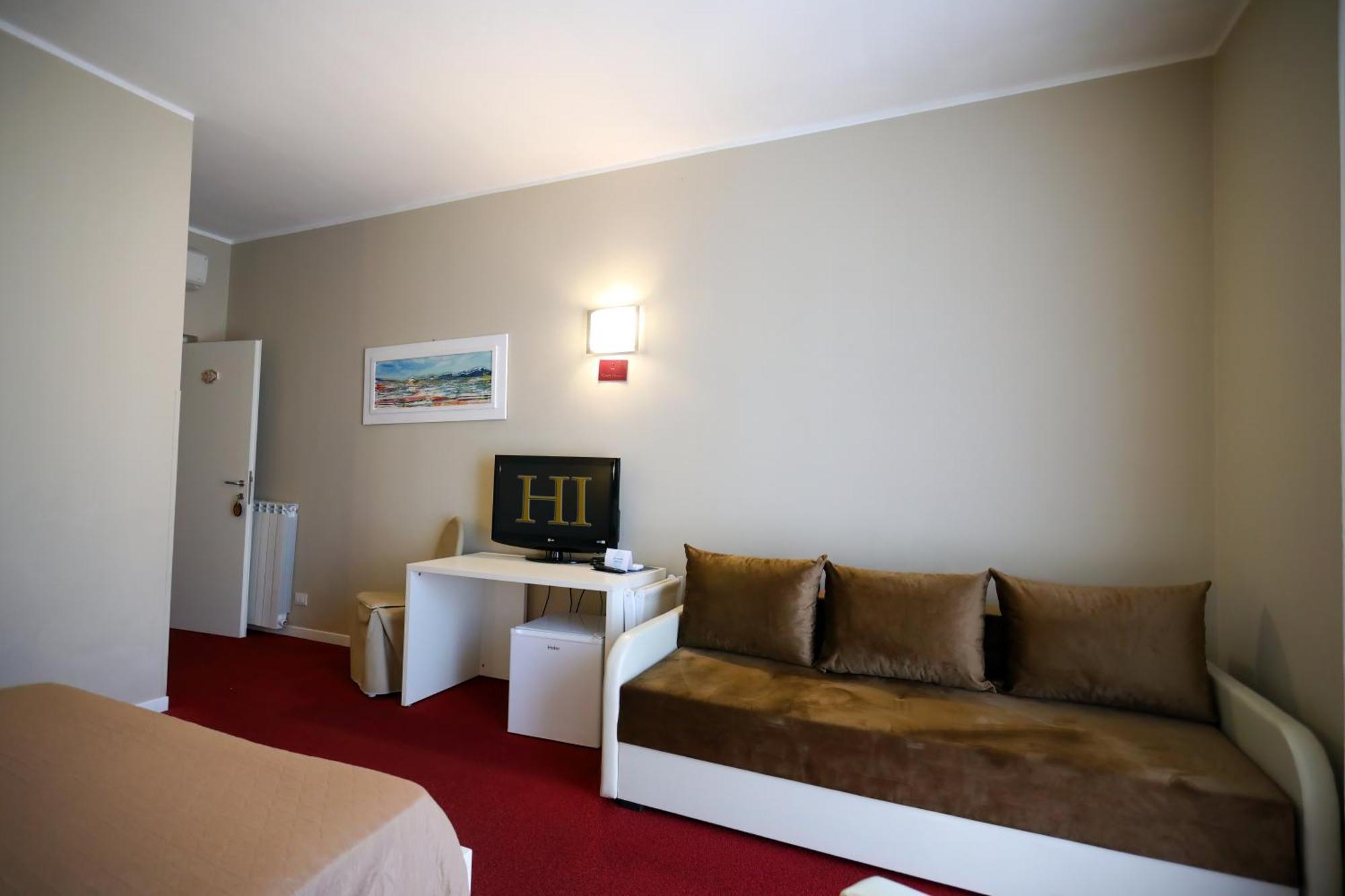 Hotel Italia Леричи Екстериор снимка