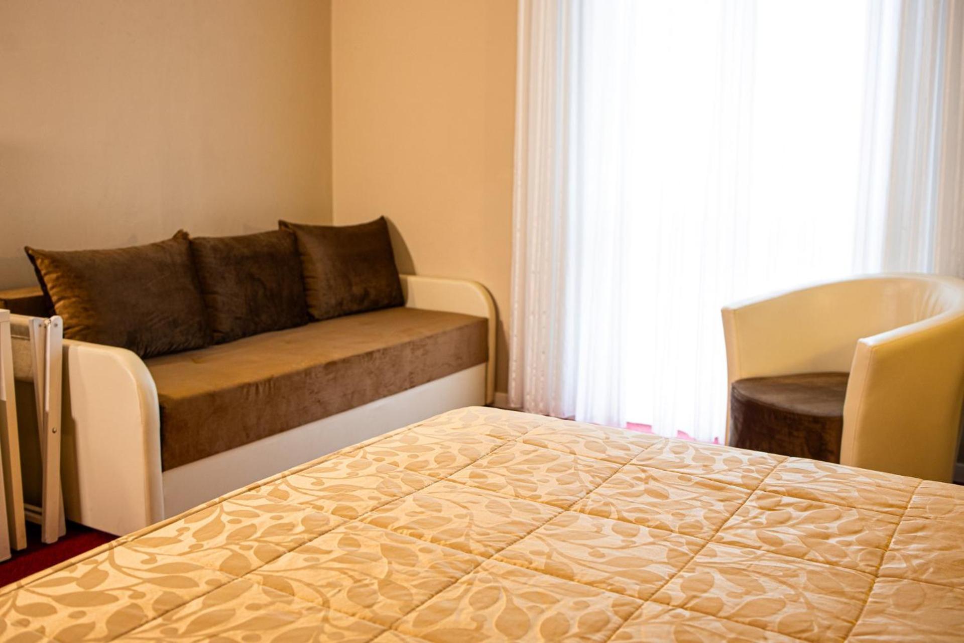 Hotel Italia Леричи Екстериор снимка