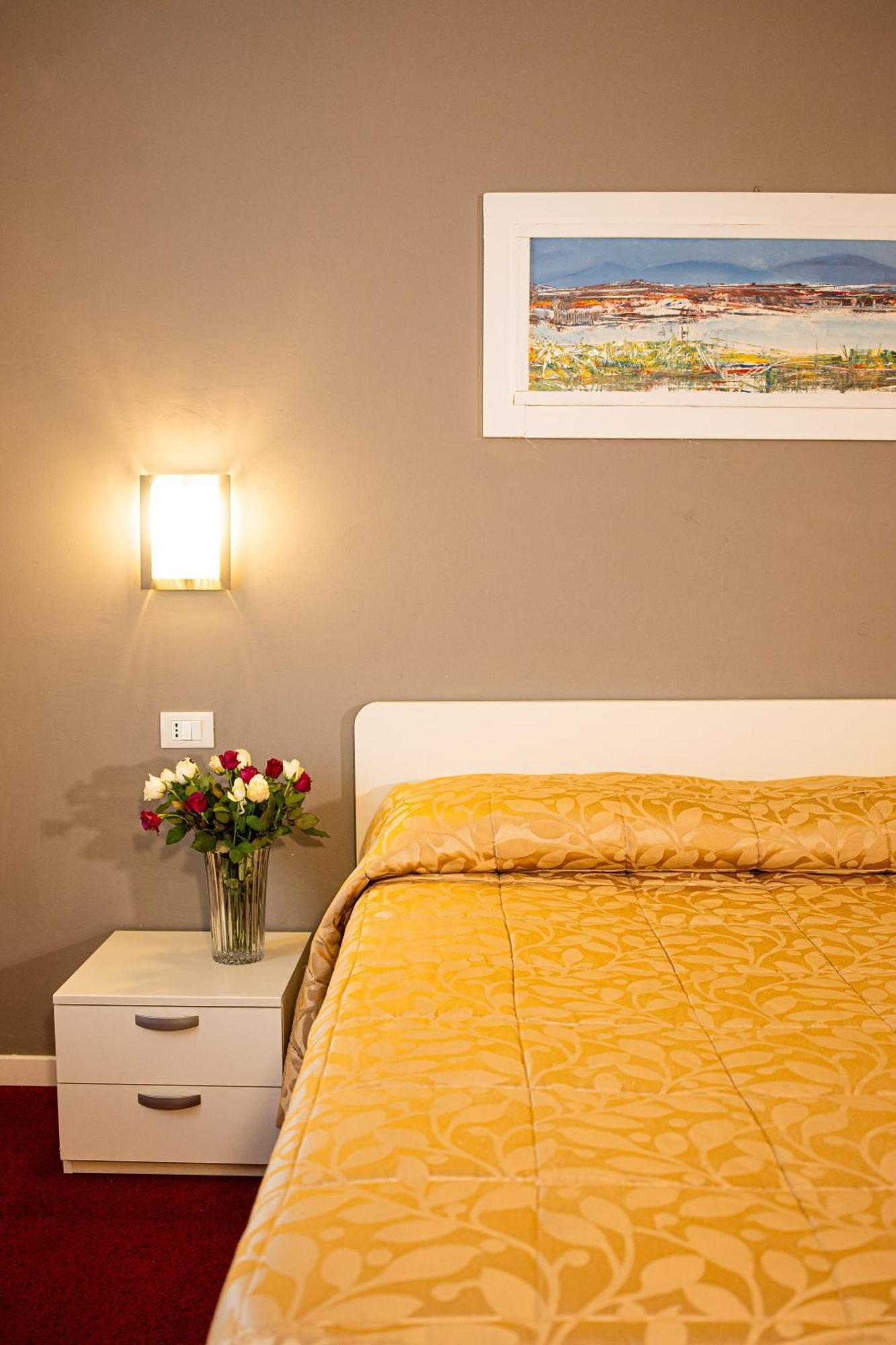 Hotel Italia Леричи Екстериор снимка