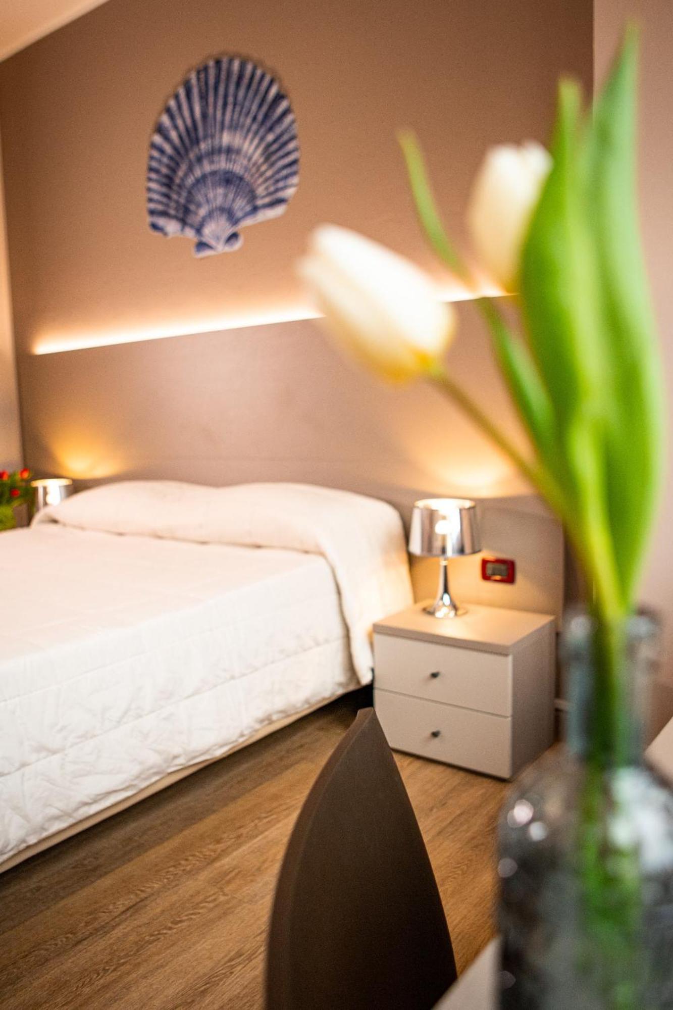 Hotel Italia Леричи Екстериор снимка