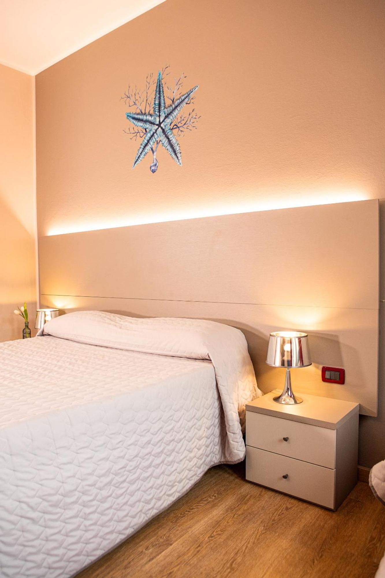 Hotel Italia Леричи Екстериор снимка
