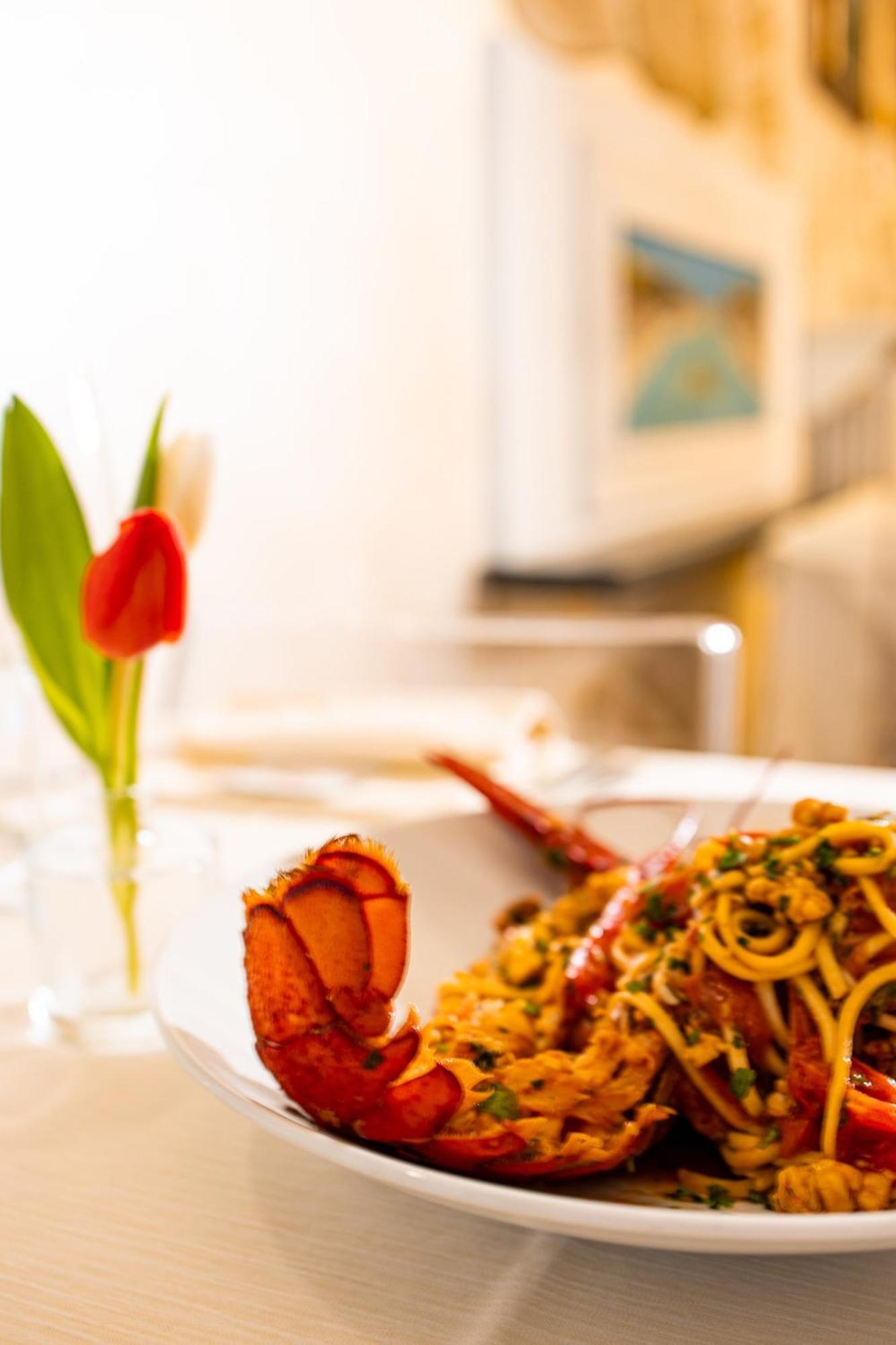 Hotel Italia Леричи Екстериор снимка