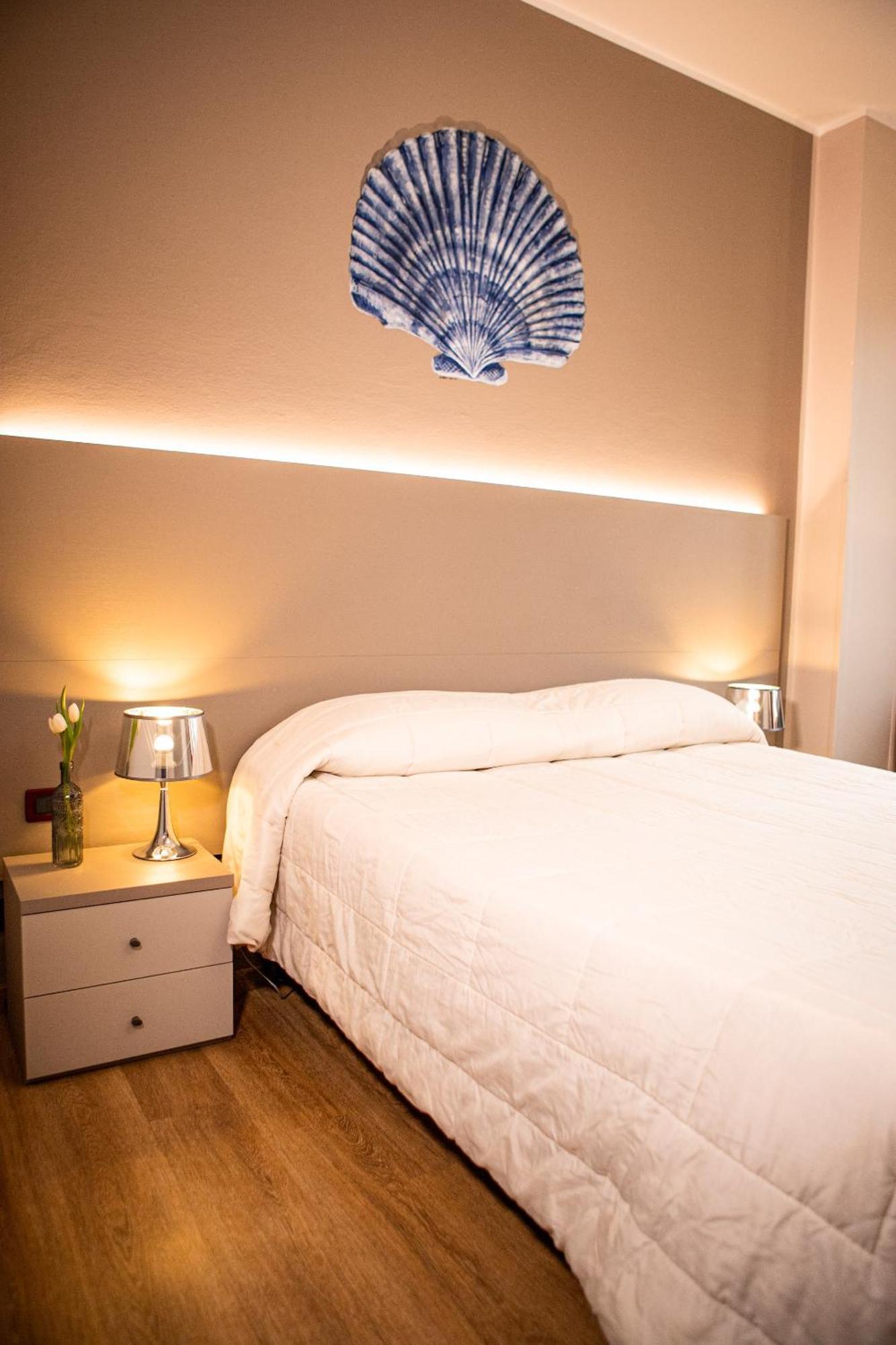 Hotel Italia Леричи Екстериор снимка