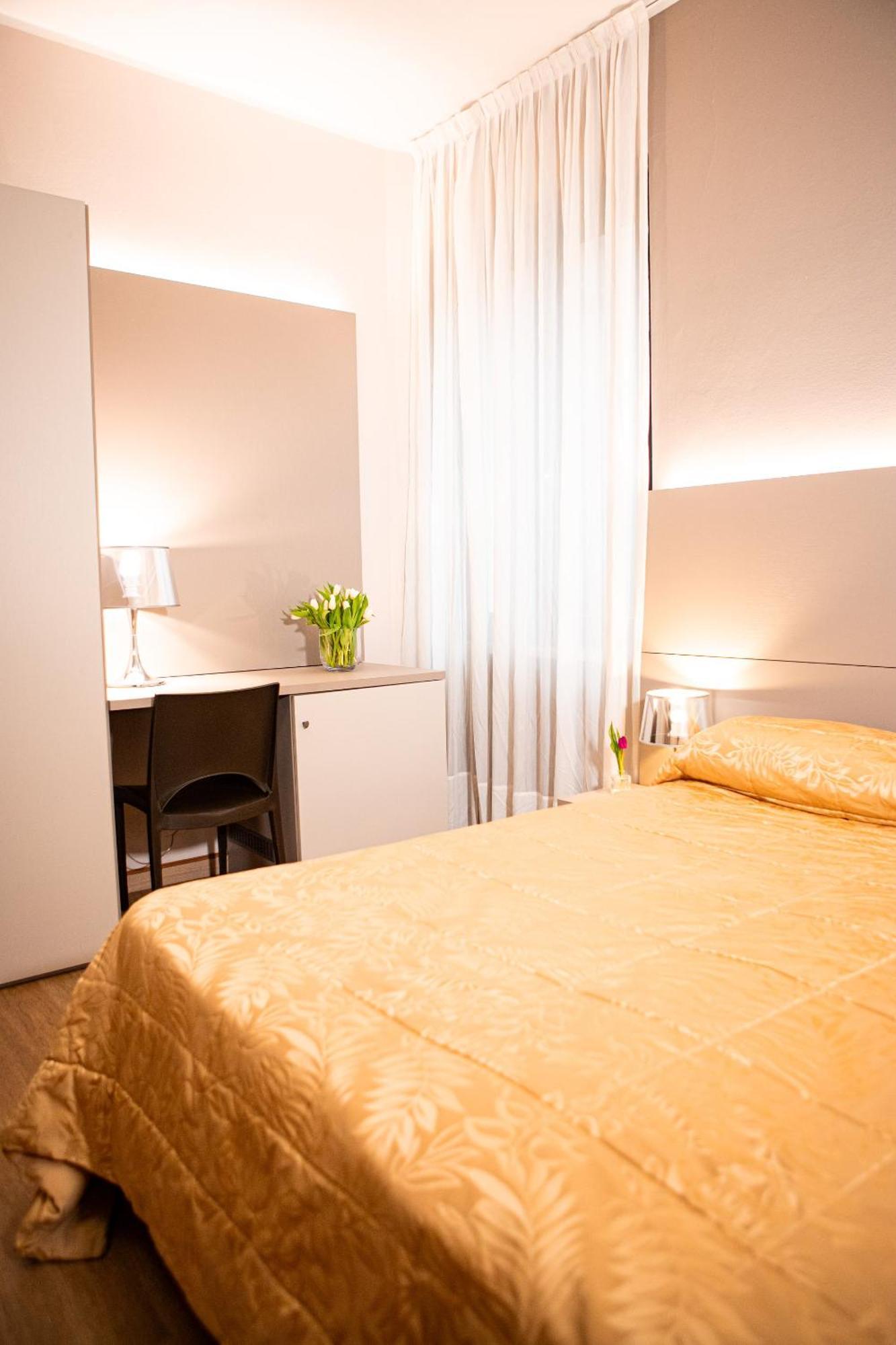 Hotel Italia Леричи Екстериор снимка