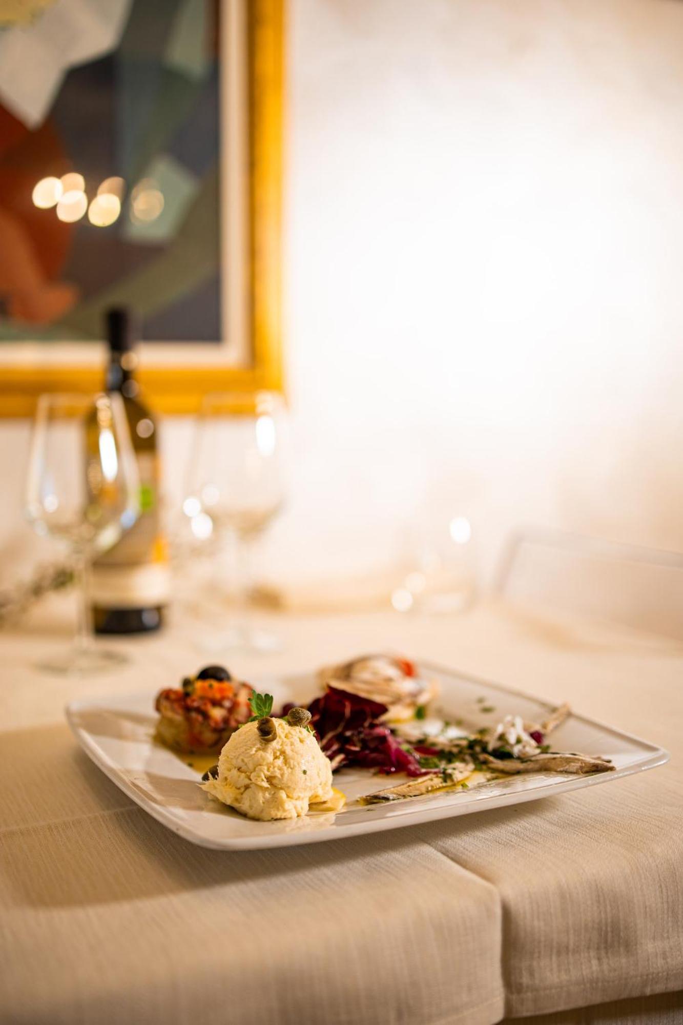 Hotel Italia Леричи Екстериор снимка