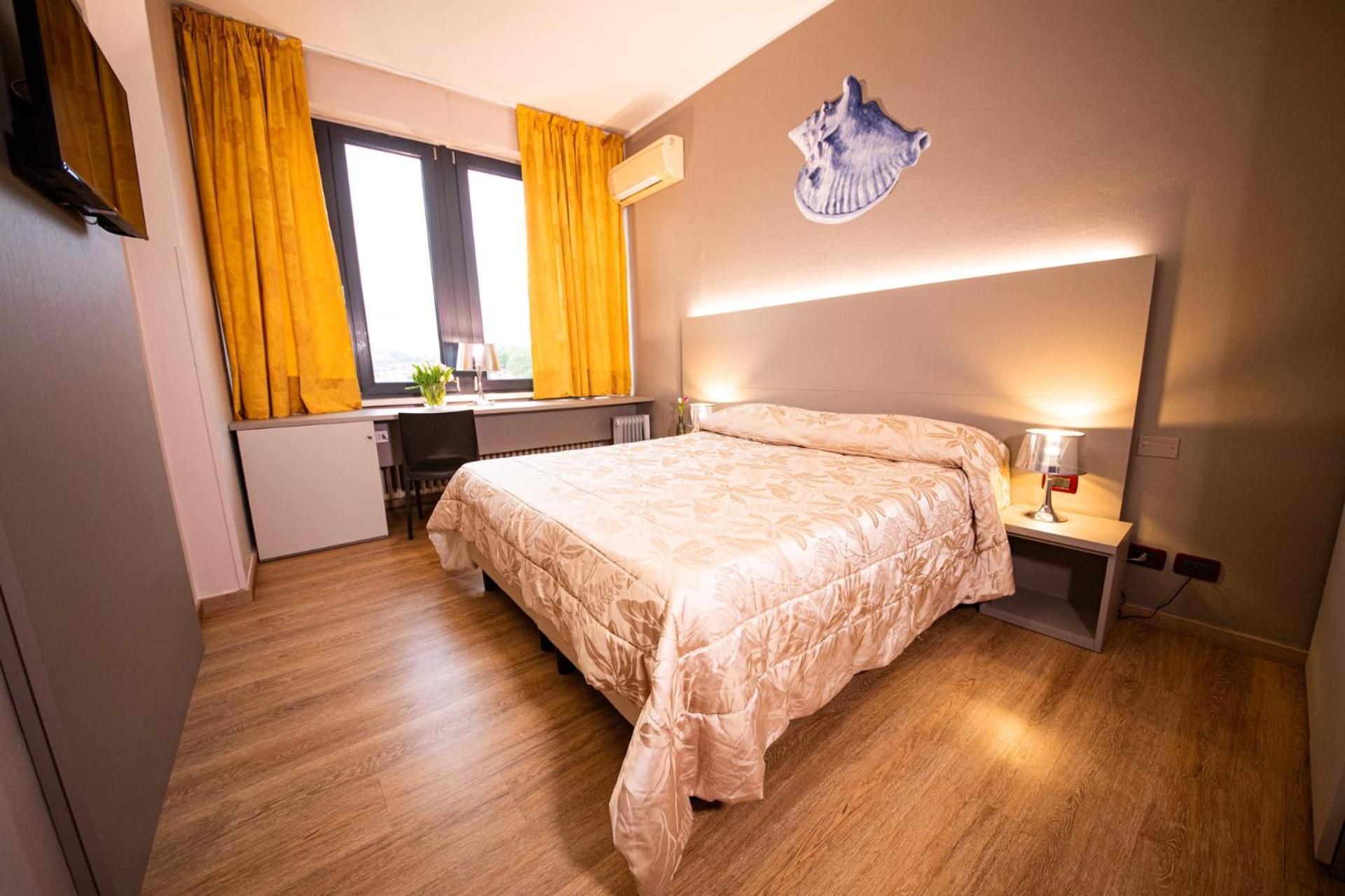 Hotel Italia Леричи Екстериор снимка