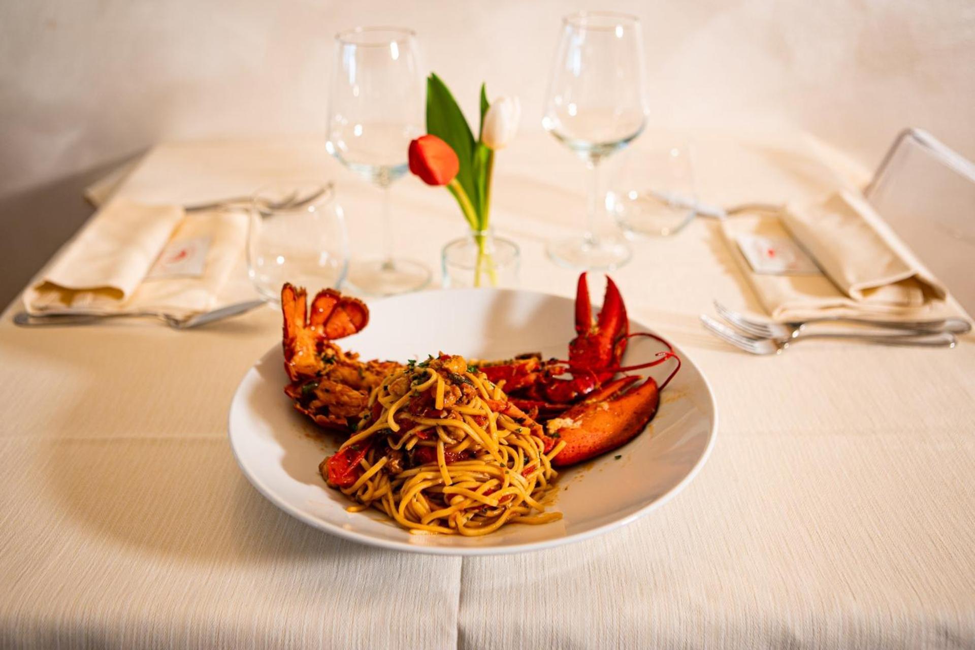 Hotel Italia Леричи Екстериор снимка