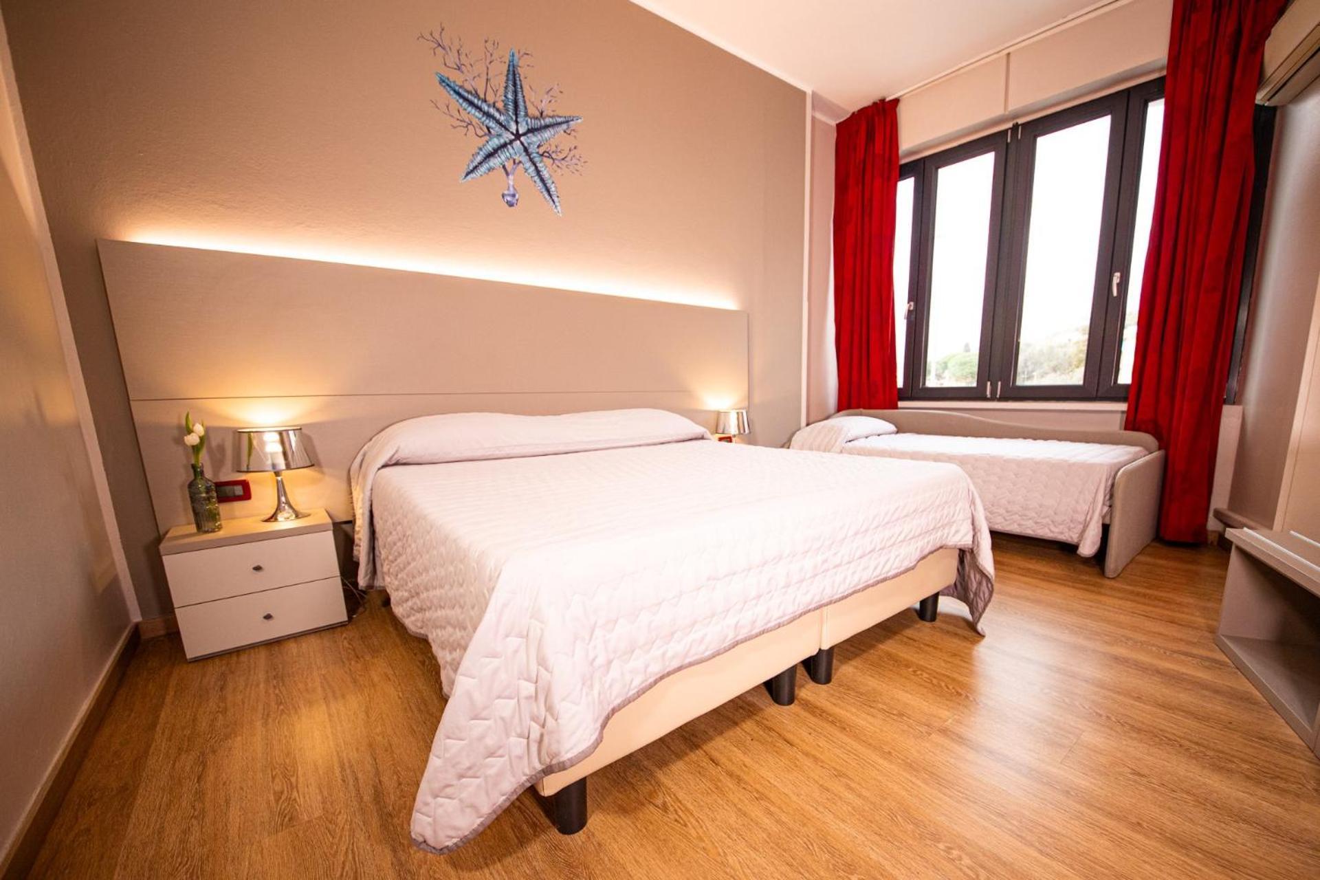Hotel Italia Леричи Екстериор снимка