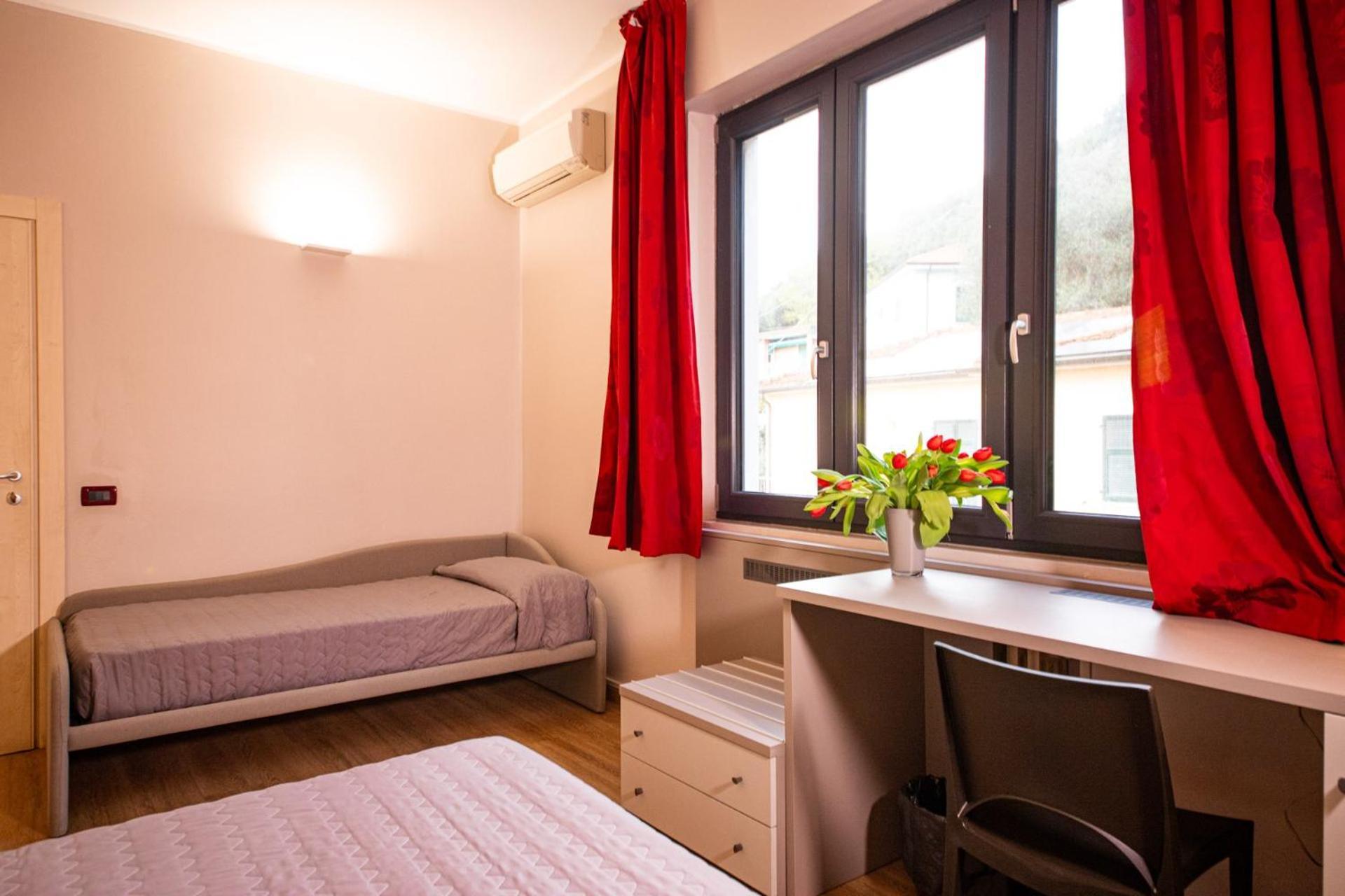 Hotel Italia Леричи Екстериор снимка