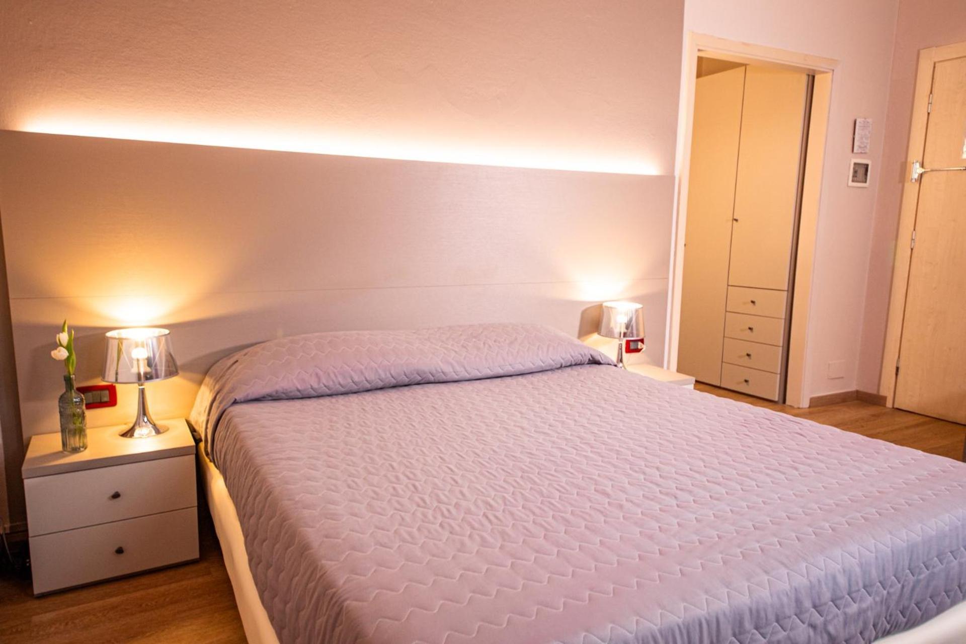 Hotel Italia Леричи Екстериор снимка